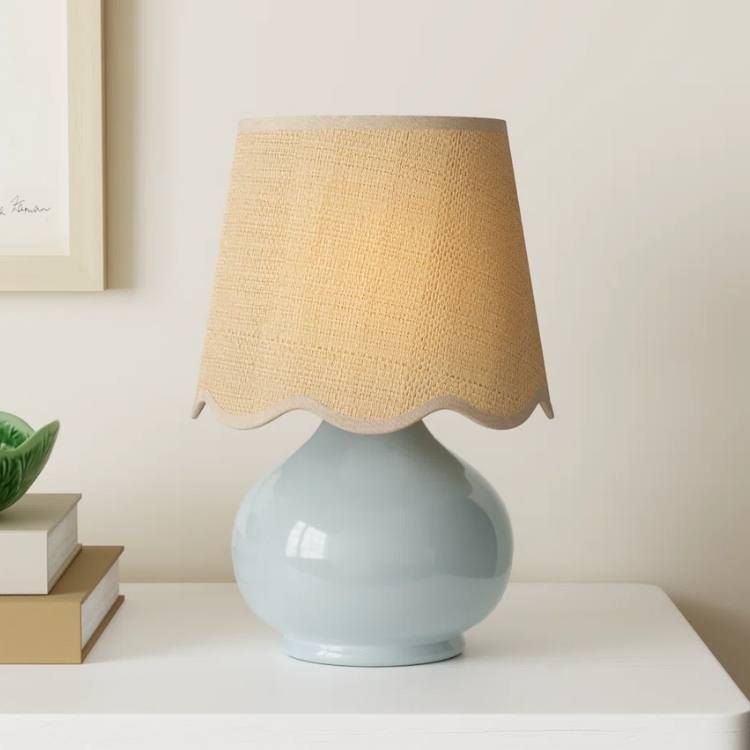 Scallop Shade Lamp