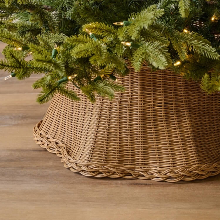 Wicker Scalloped Tree Collar