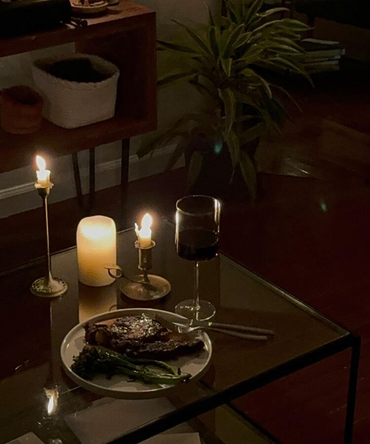 holiday calendar activities candlelit dinner