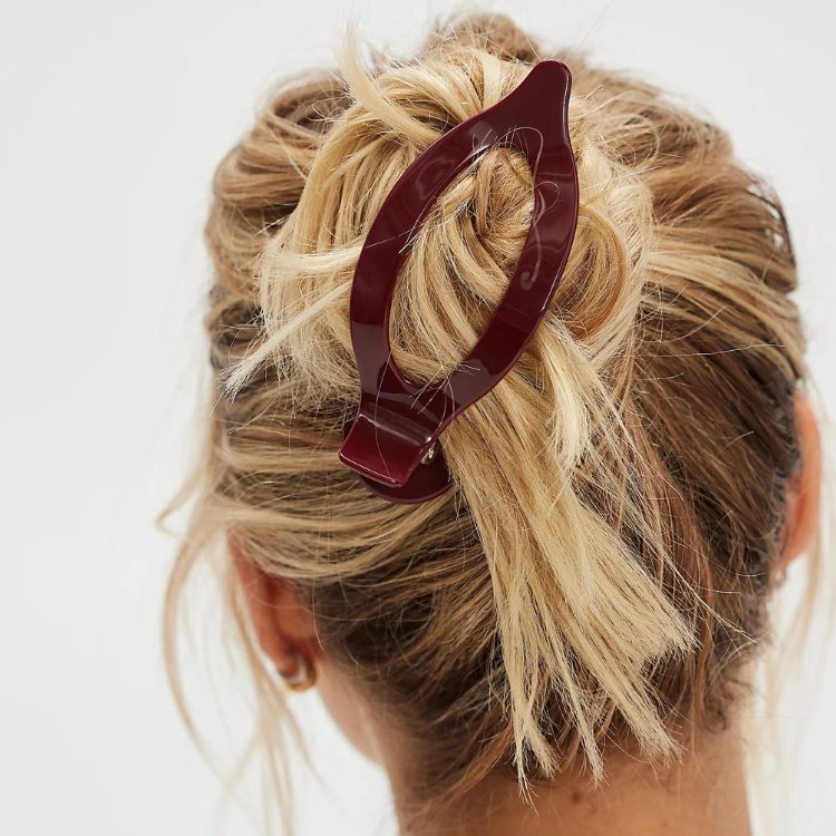 Flat Lay Claw Clip