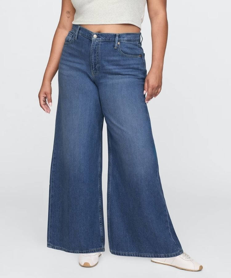 Mid-Rise Baggy Jeans
