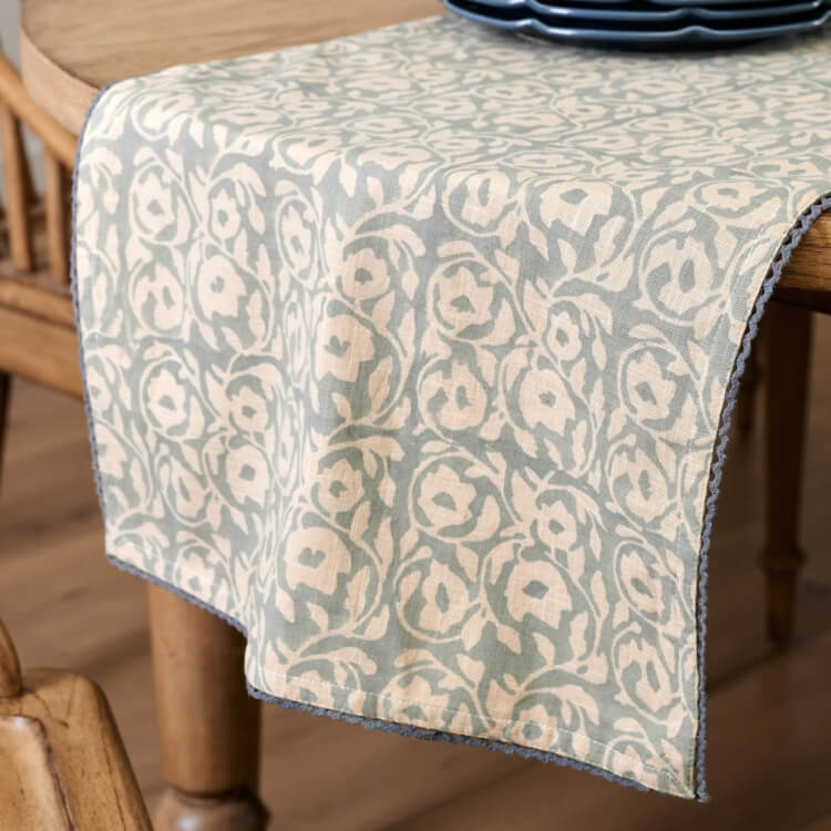 Pivione Fleurs Table Runner
