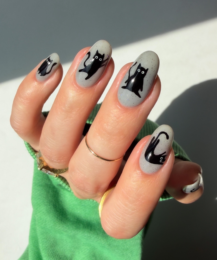 black cats halloween nail ideas