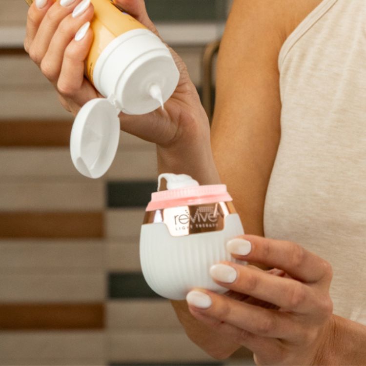 Light Therapy Mini Cleanser