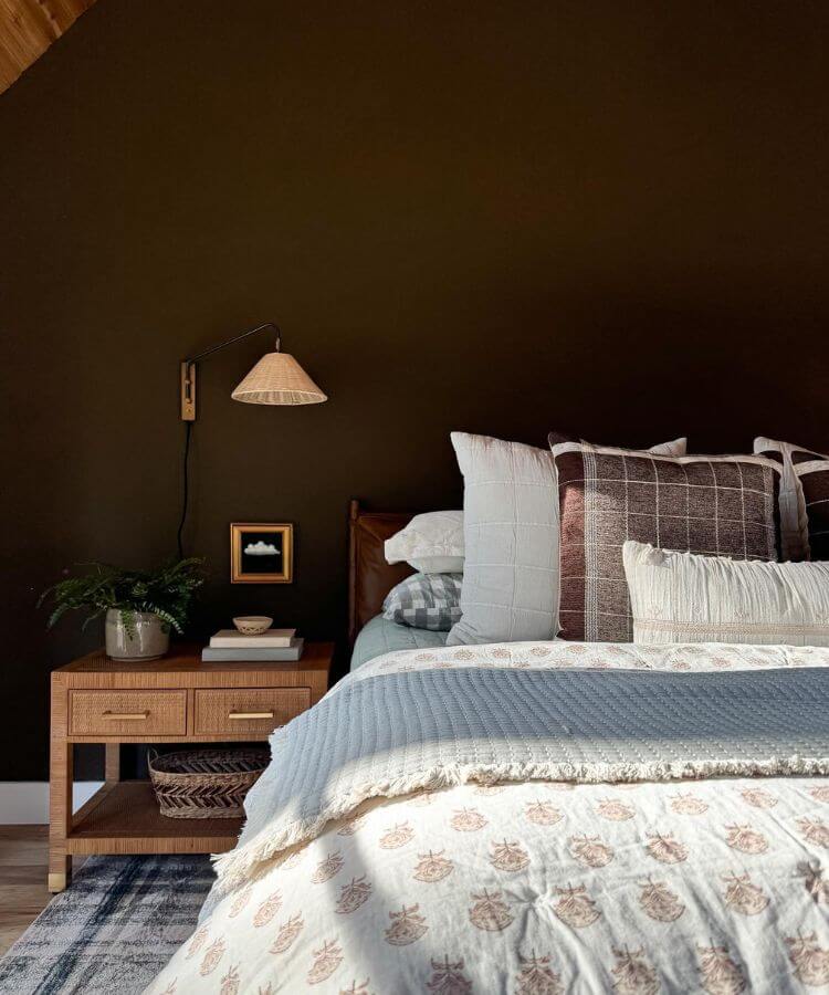 english cottage style bedroom