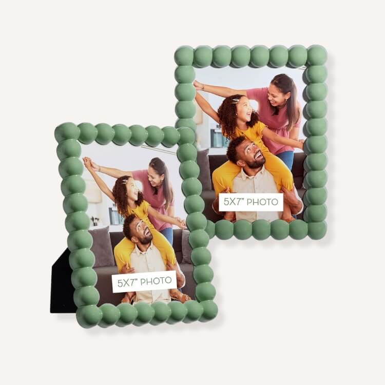 Scalloped Edge Dotted Photo Frame