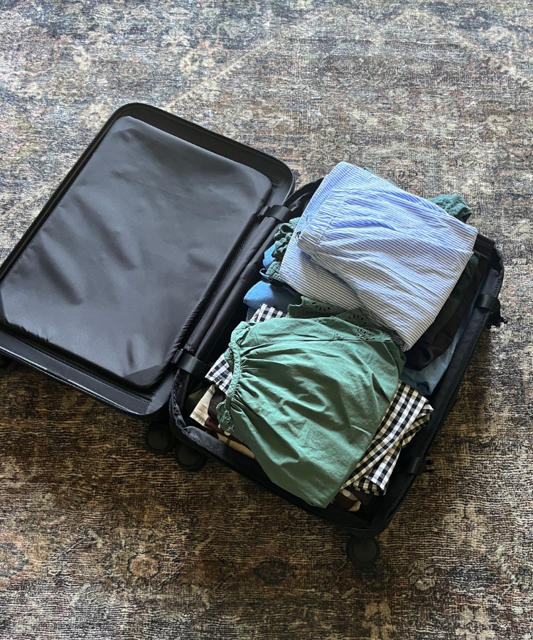folding suitcase packing method