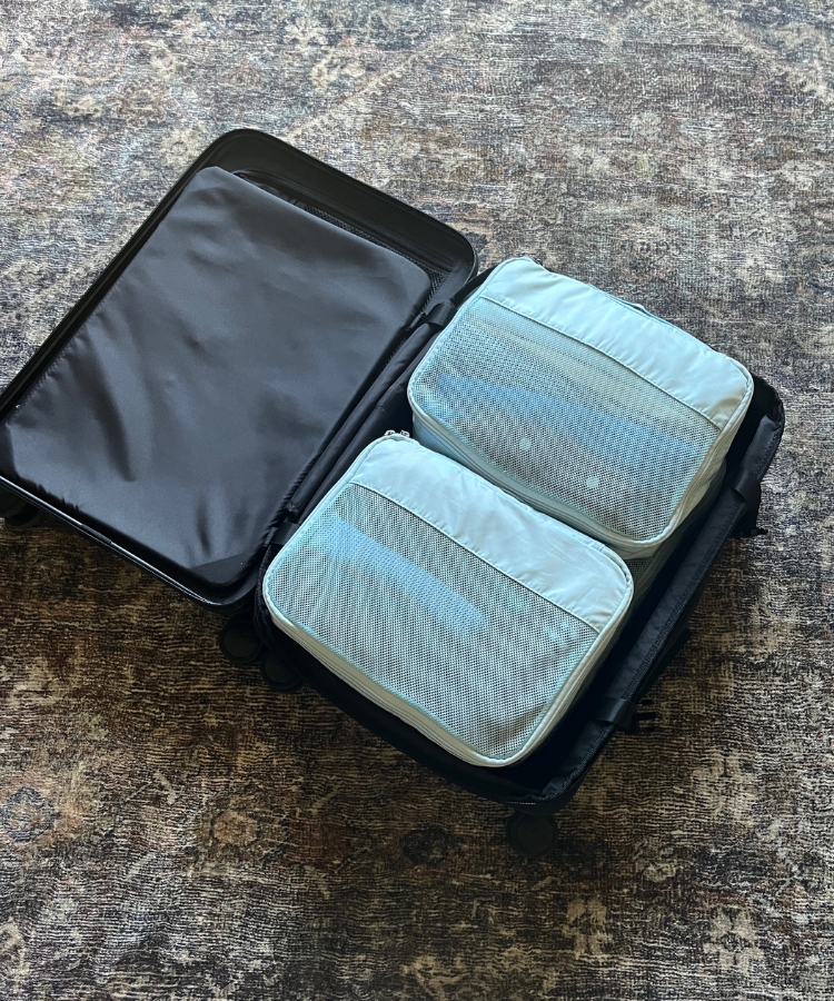 packing cubes suitcase packing method