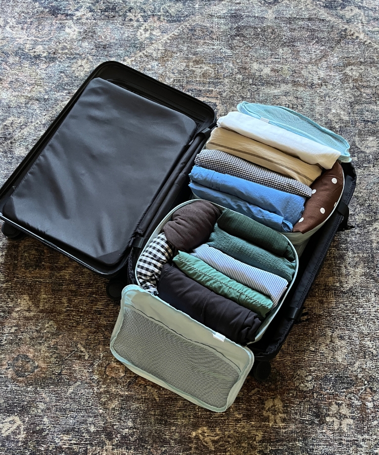 packing cubes suitcase packing method
