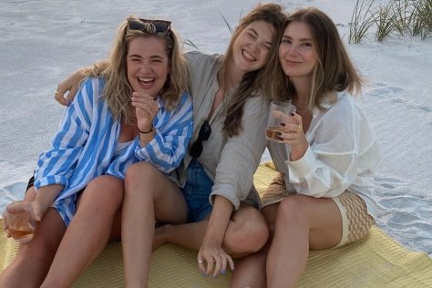 low maintenance summer beauty routine girls laughing on beach